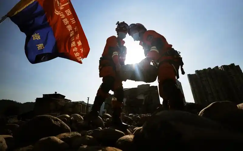 向英勇无畏的消防员致敬,和平年代,你们才是最可爱的人!