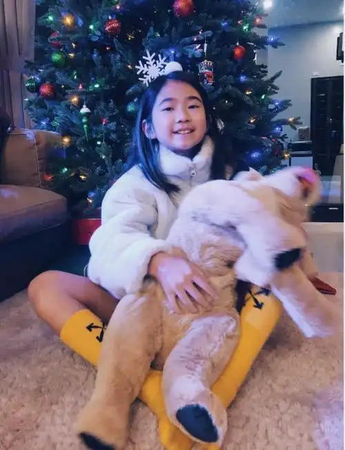 曹格为女儿庆生11岁grace模样大变与小时候判若两人