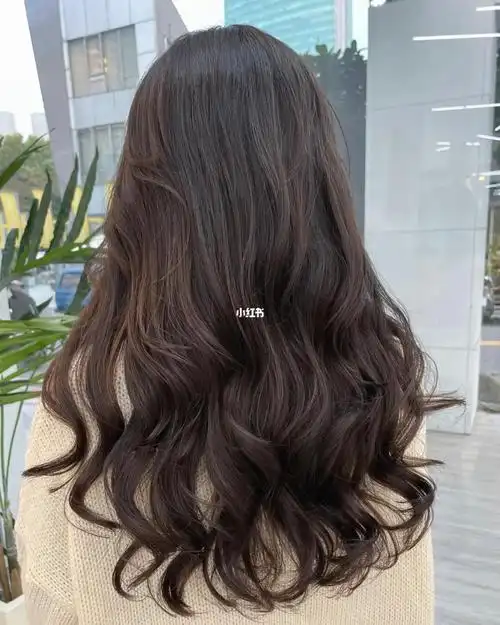 烫一次可以美半年的甜美减龄法式慵懒卷发