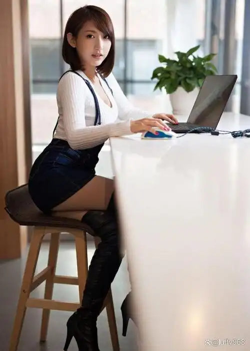 妻子云游灵界,我却在她的躯壳中漫步人世