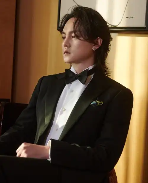 华鼎奖李小冉身材呼之欲出尹正成发面馒头任达华老到认不出