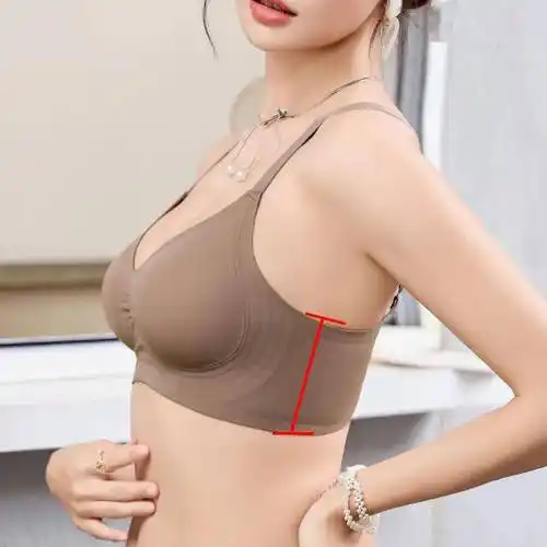 这样一来,腋下就形成了收口,将胸部向上,向中间科学提升,收住副乳