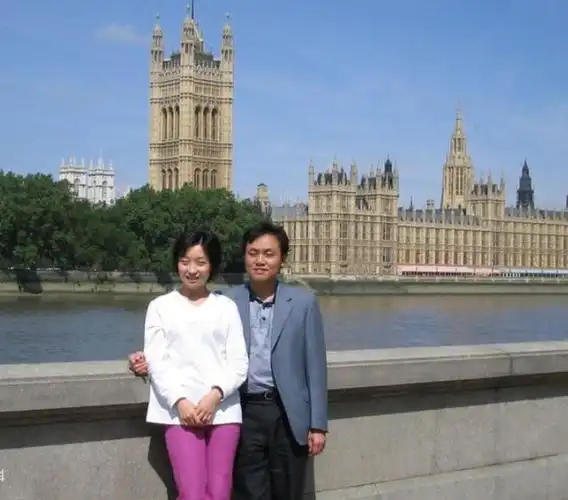 剪发明志独带俩娃赢回千亿王国黄光裕女人苦思夜盼的12年