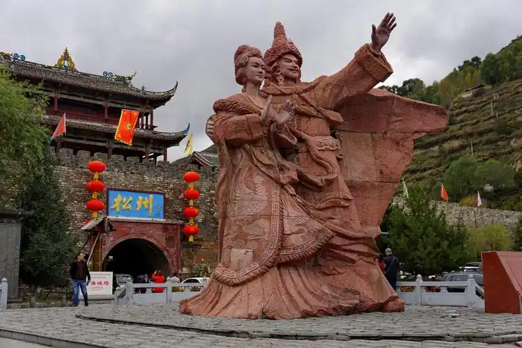 松潘古城.文成公主和松赞干布塑像.