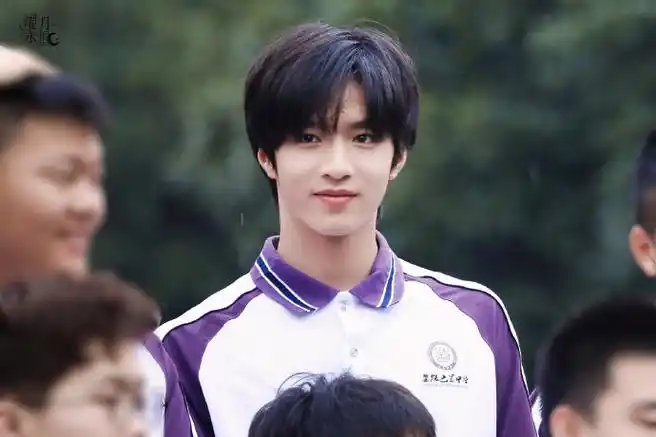 刘耀文拍初中毕业照##刘耀文密室大逃脱