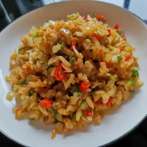 炒榨菜丁,清脆爽口,佐粥下饭棒极了