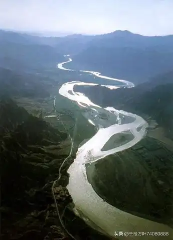 头条问答 - 《我的祖国》中"一条大河波浪宽"是指哪条河?(21个回答)