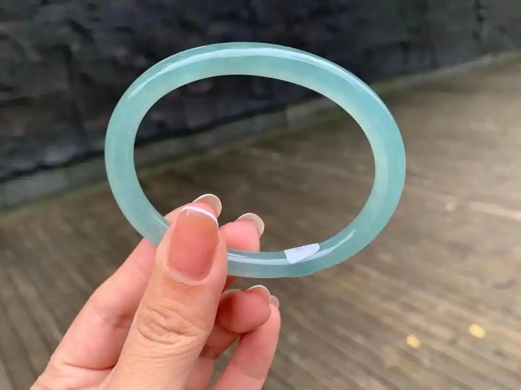 湖水蓝冰种贵妃翡翠手镯