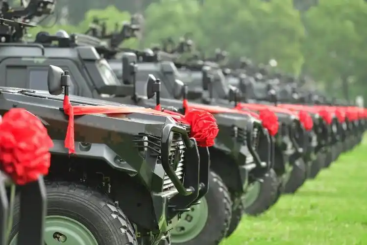 东风猛士新型车型首次列装武警部队