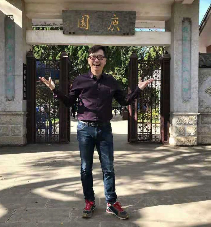 "老顽童"哈林58岁二胎生子,张嘉欣产下男宝宝,母子平安