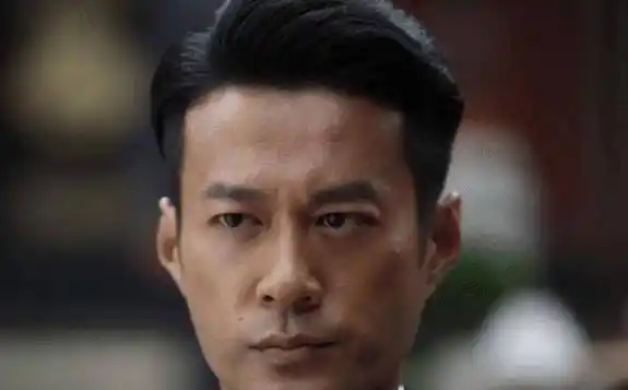 来自山东青岛的谭凯,是一位很优秀的男演员,还热衷活动_生活_时候