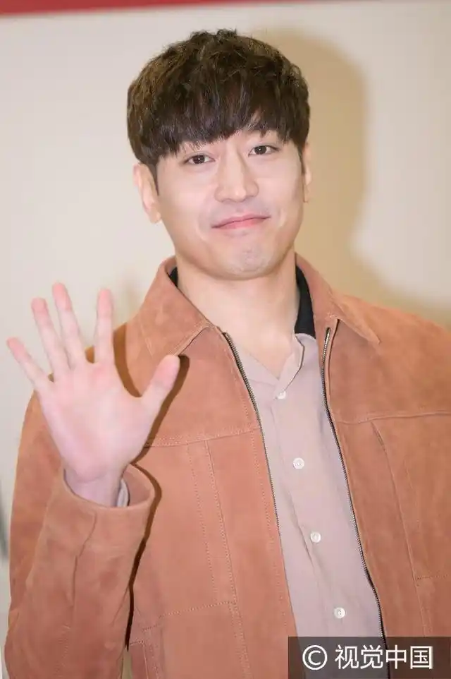 神话队长文晸赫()亮相粉丝见面会.