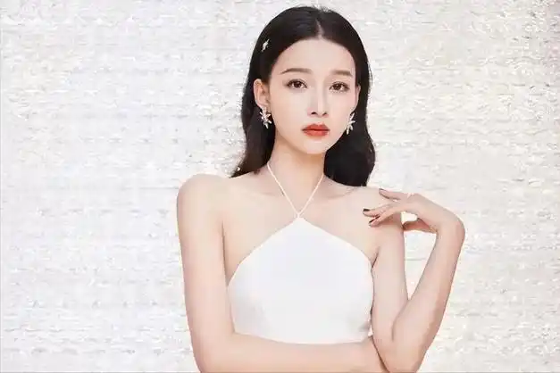 "素颜无人识"的6位女星,带妆个个貌美如花,卸妆:大姐你是谁|宋茜|戚薇