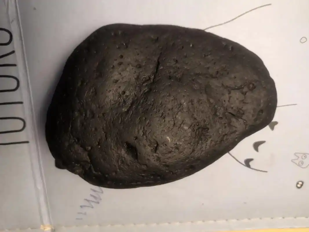 奇石陨石,欣赏共鉴.凹陷出黑色玻璃熔壳清晰可见. - 抖音