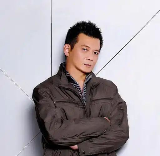 黄日华:83版的郭靖让他一夜成名,97版的乔峰又让他再火一次_梁洁华