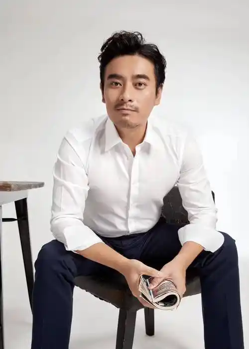 原创他是娱乐圈最干净的男演员,娶小10岁娇妻,结婚至今从没有过绯闻