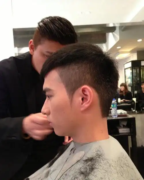 男生两边剃掉的发型到底有多火2040岁都喜欢