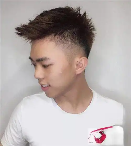 2020男生流行发色 锈色咖啡色正流行