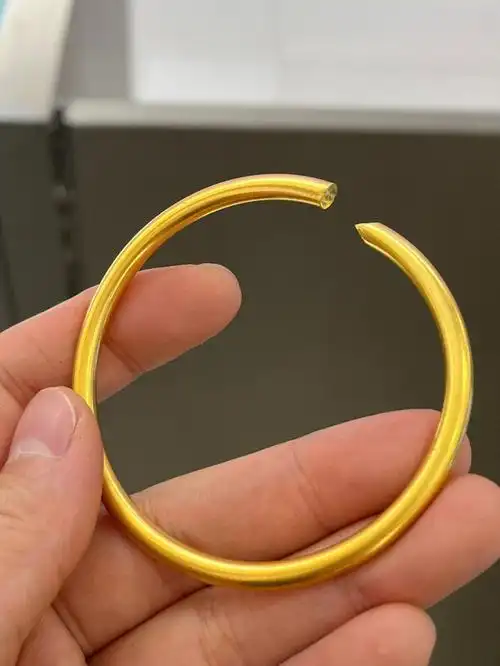 周大福的实心手镯