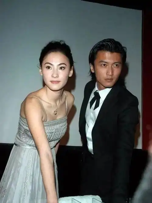 直到如今才明白,谢霆锋对张柏芝不仅是喜欢,而是用尽全力的深爱