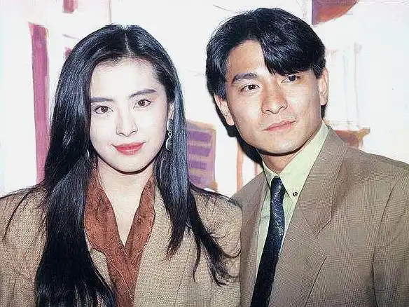 1,这是王祖贤和刘德华的合照,一位长的貌美如花,一位长的俊朗非凡