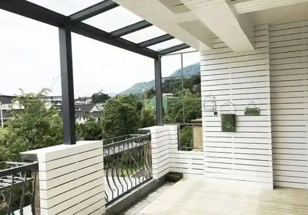 夫妻两买没人要的顶楼,装修完露台变空中花园,邻居都!