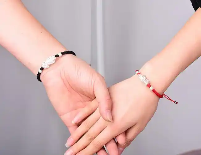 抖音头发红绳手链教程图解