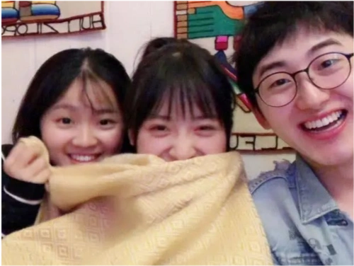 沈月新恋情疑曝光当街牵手骑电车搂腰男友竟是小美好中的他