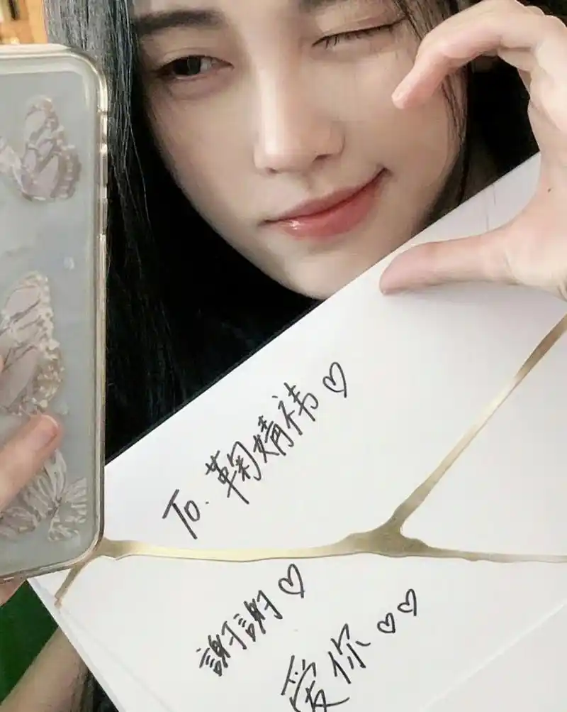 韩星拿着鞠婧祎的签名照,内娱反向输出韩娱,真是厉害[给力]