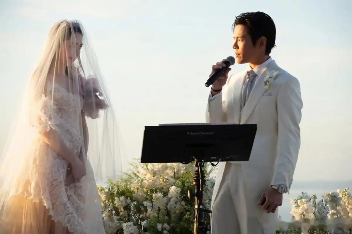 【向佐郭碧婷婚礼现场照 】今天下午,向太分享了一组向佐郭碧婷婚礼的