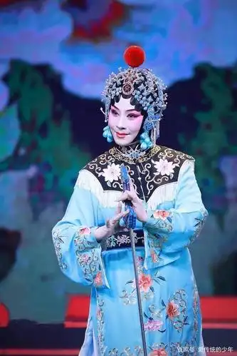 迟小秋著名的京剧程派青衣,受教于著名的京剧表演艺术家王吟秋.