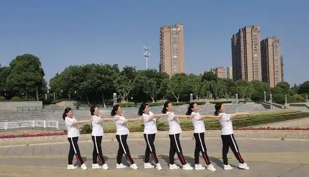 舞蹈队《可可托海的牧羊人》03:530 播放《百年再启航》队形演出版03