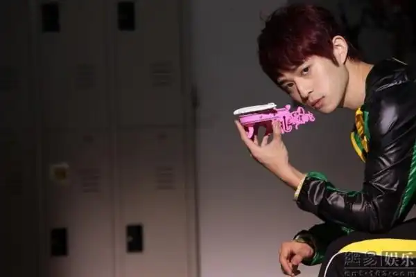 前南拳妈妈宇豪成立新组合 周杰伦取名小宇宙