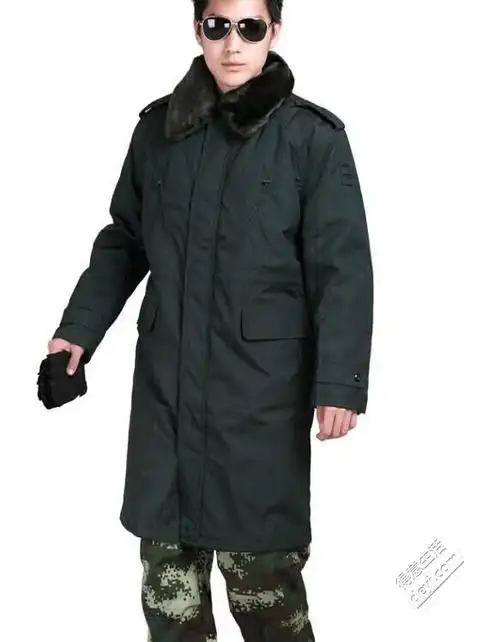 自己这两天买的军品作战靴和大衣