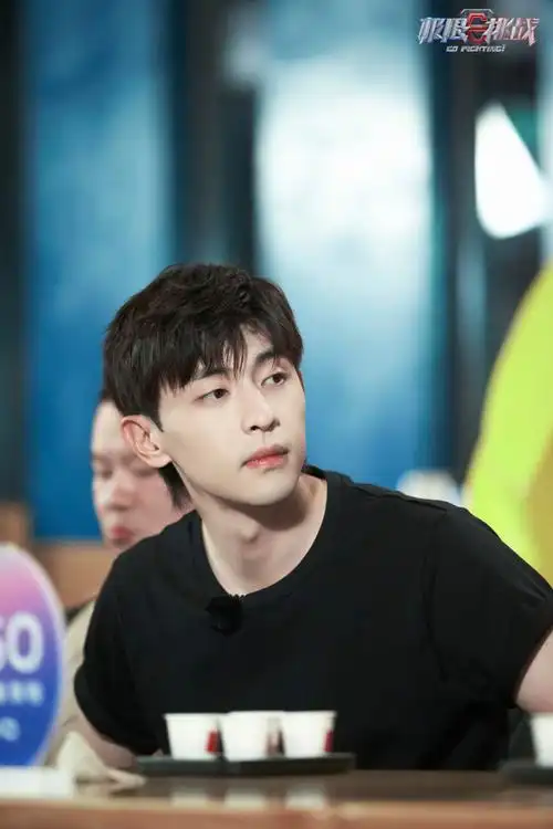 [消息]邓伦《极限挑战》播出 首次挑战冲浪展现运动天赋