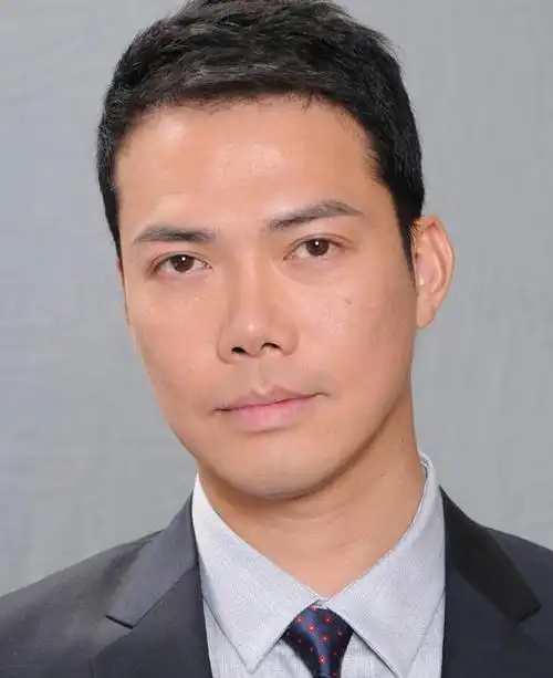 谢天华鼻子怎么了是整容了吗