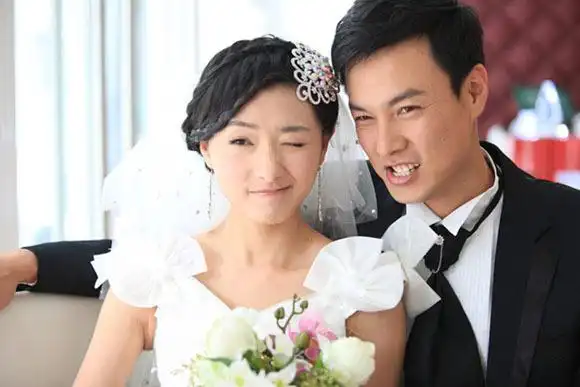 《儿女情更长》朱铁万茜俏皮婚纱照