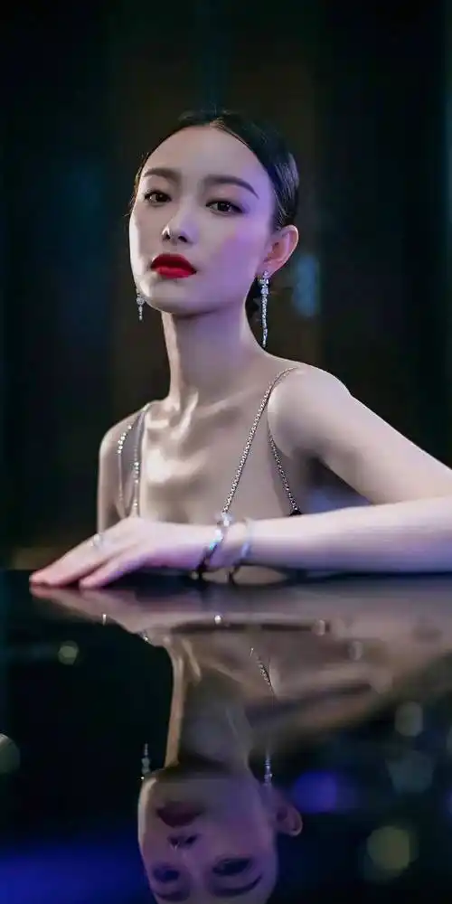 倪妮凭借性感多姿身材火辣的外貌和出众的表演技巧惊艳了所有人_妮妮