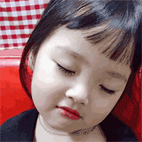 而现在已经开始蜕变成少女肥了~ 少女肥没有像婴儿肥那样脸上肉嘟嘟