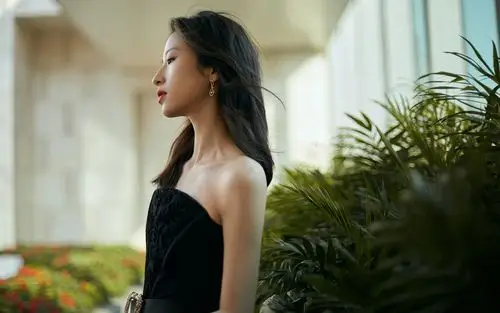 周雨彤火辣性感高清桌面壁纸