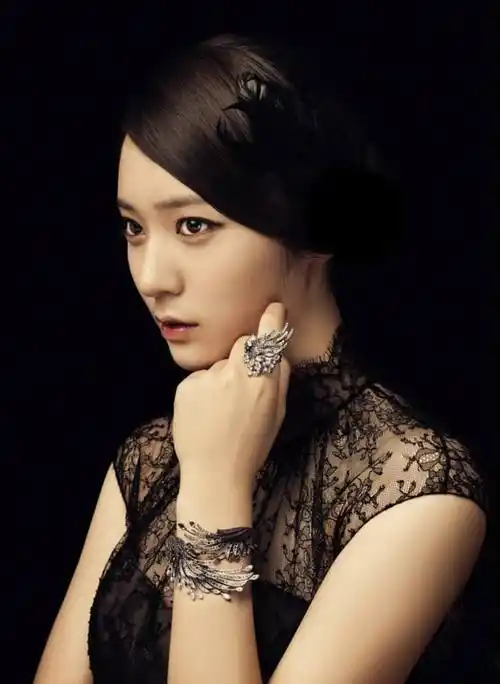 天蝎座明星 郑秀晶krystal 10月24日 韩国 165cm a型 演员,歌手(韩国f