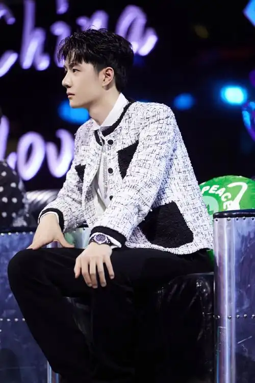 王一博街舞4舞台花絮图 还是那个细致入微关心备至……_高清图集_新浪