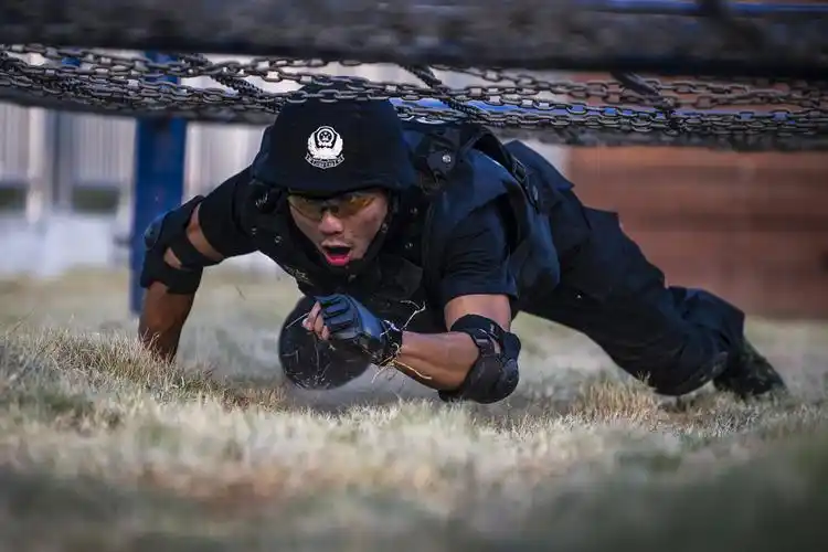 阳红光摄影系列特警大比武