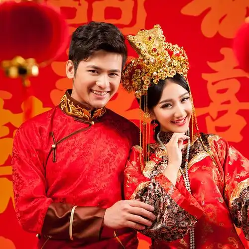 中国国风古装写真情侣婚服清朝新娘新郎结婚民族服装