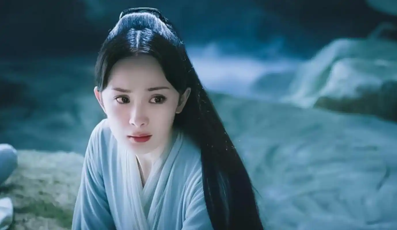 在《三生三世》中,杨幂剧中的造型也是非常的美丽,十分具有仙气.