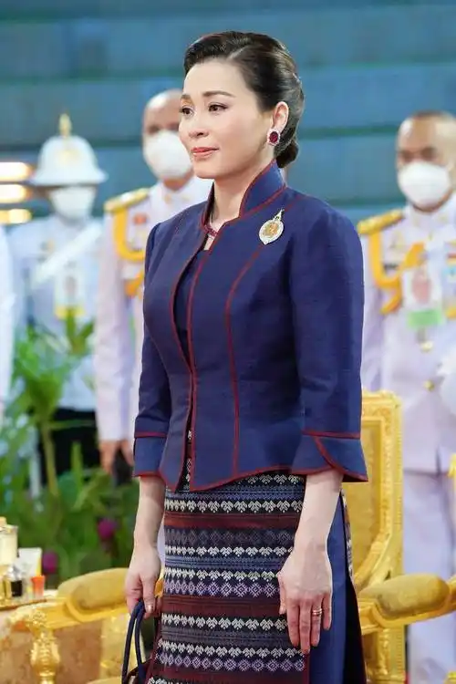 苏提达王后的这套造型,你多少分呢?返回搜狐,查看更多