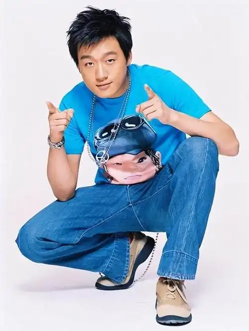 回顾佟大为娶关老师为妻8年生3孩如今一家五口其乐融融