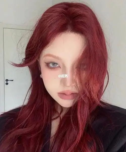 第一次染头发,本人黄黑皮,会不会显黑?日常洗护还有穿搭有什么建议吗?