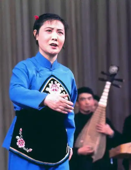 郭兰英深情演唱《绣金匾》