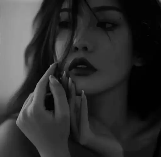 黑白高冷御姐头像